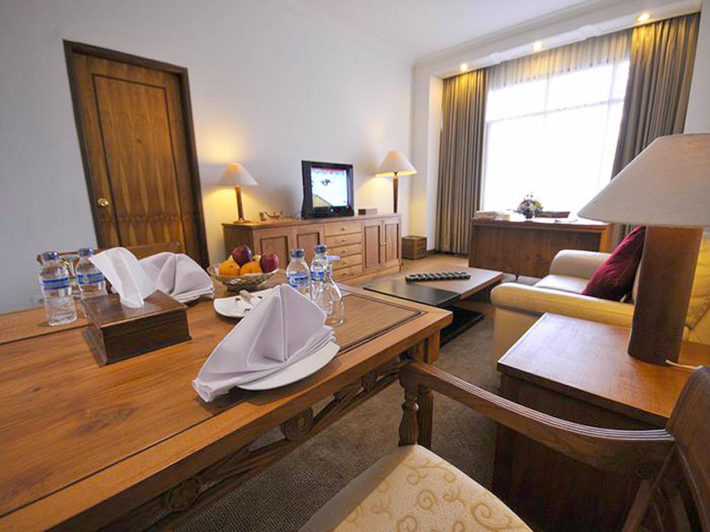 Mesra Business & Resort Hotel Samarinda Dış mekan fotoğraf