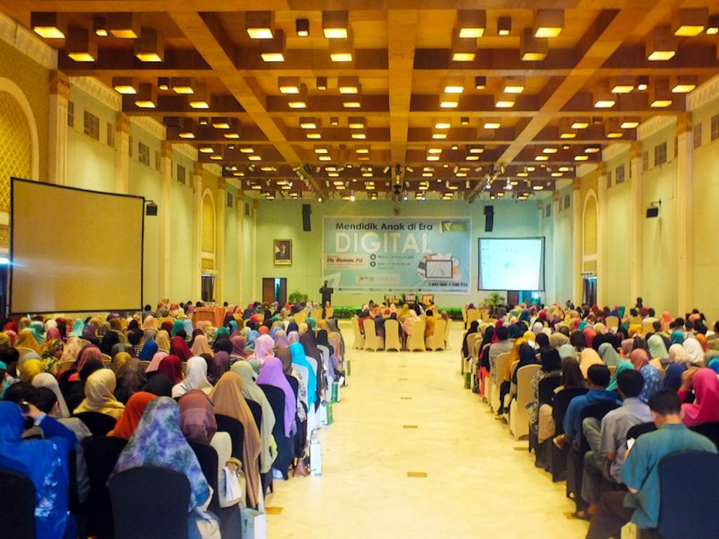 Mesra Business & Resort Hotel Samarinda Dış mekan fotoğraf