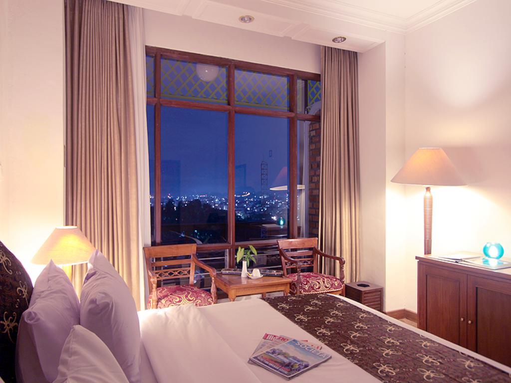 Mesra Business & Resort Hotel Samarinda Dış mekan fotoğraf