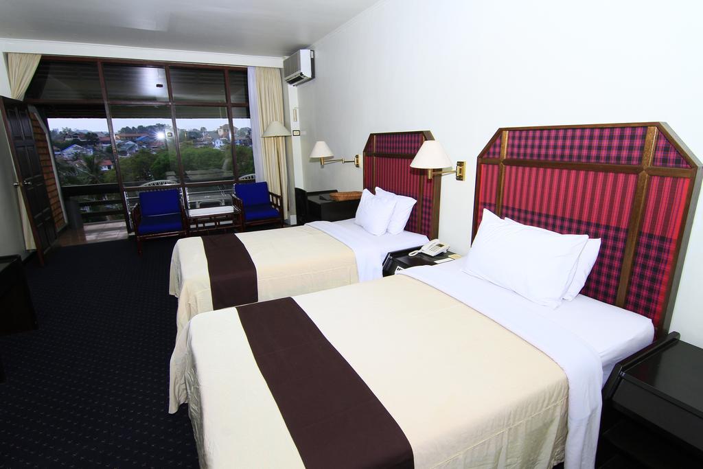 Mesra Business & Resort Hotel Samarinda Dış mekan fotoğraf