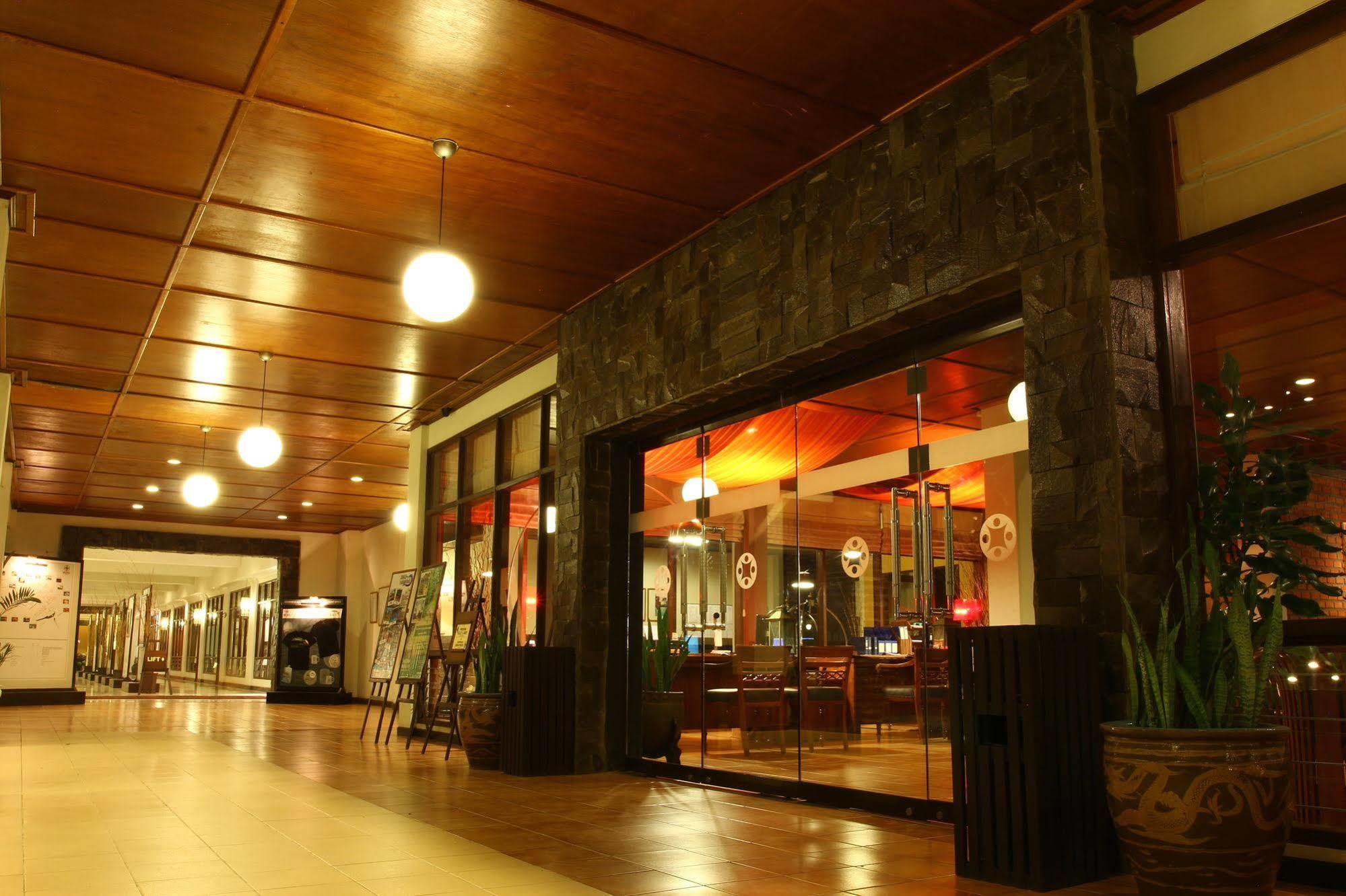 Mesra Business & Resort Hotel Samarinda Dış mekan fotoğraf
