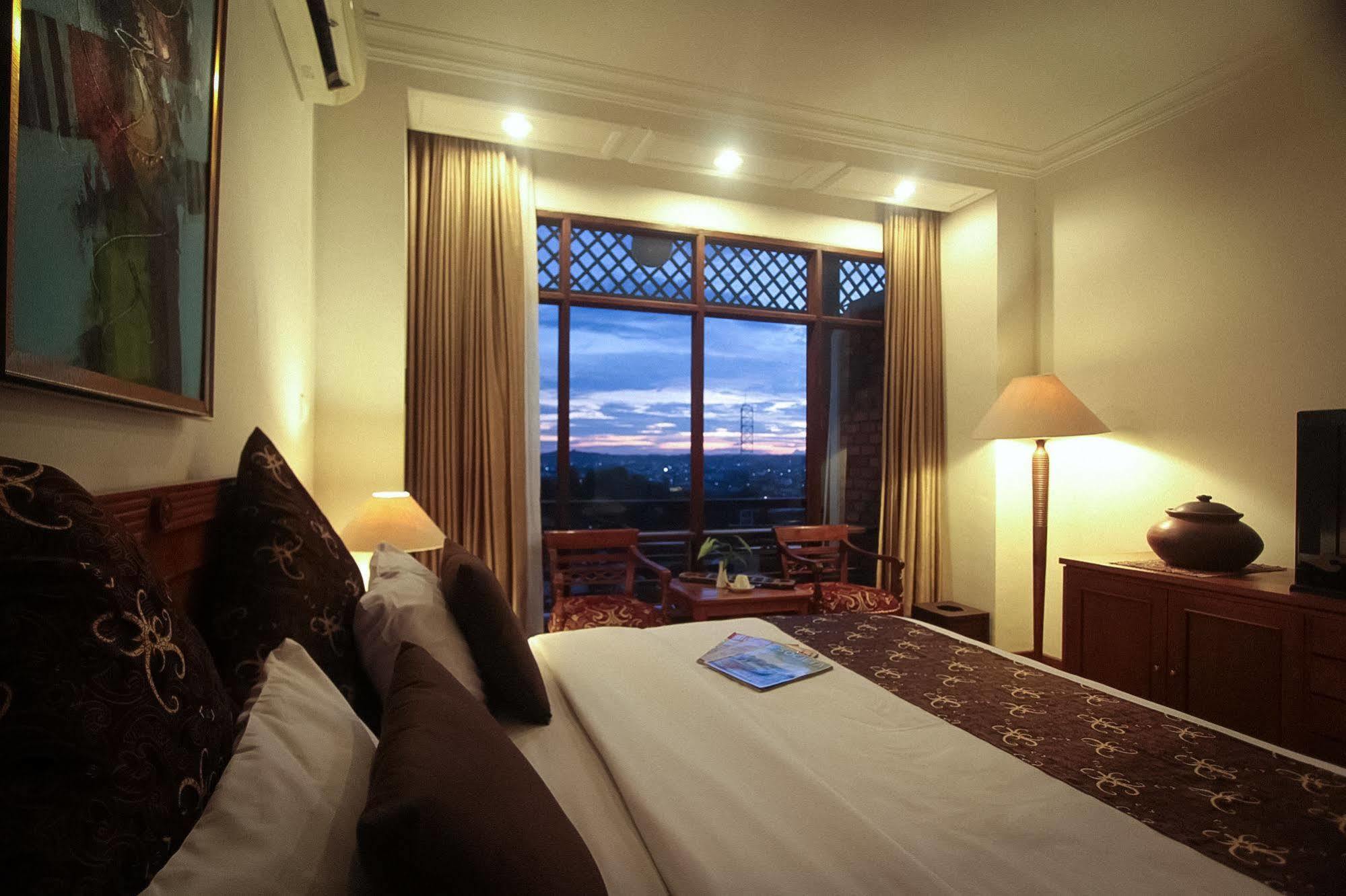 Mesra Business & Resort Hotel Samarinda Dış mekan fotoğraf