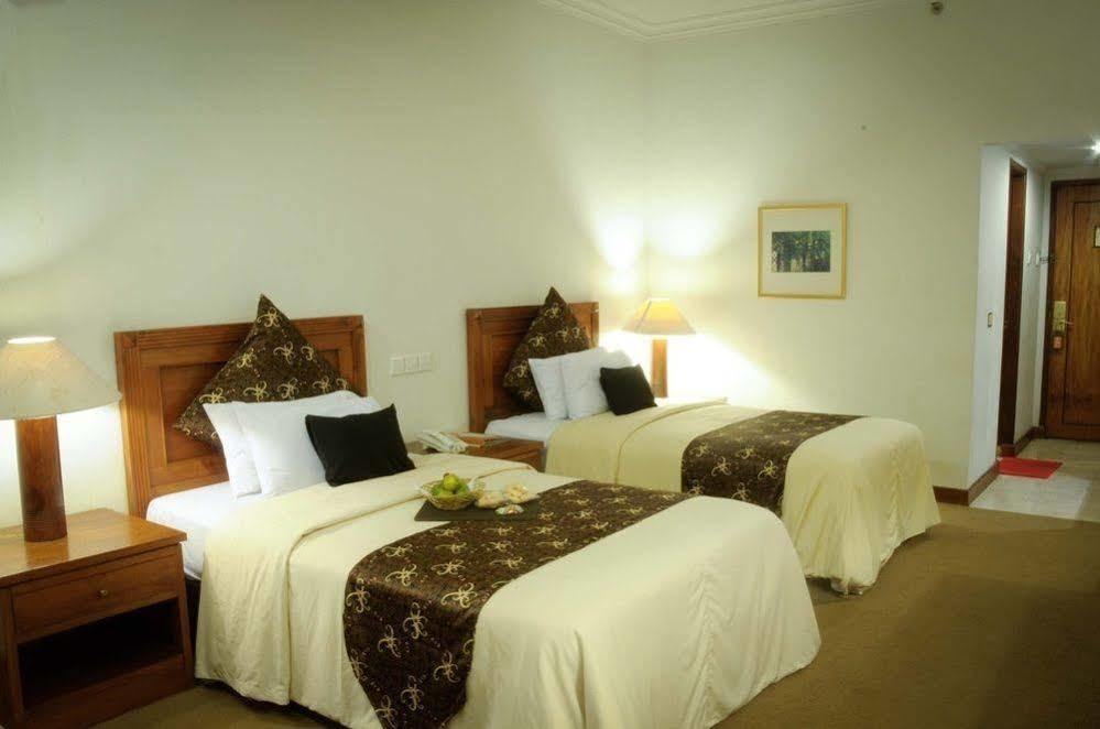 Mesra Business & Resort Hotel Samarinda Dış mekan fotoğraf