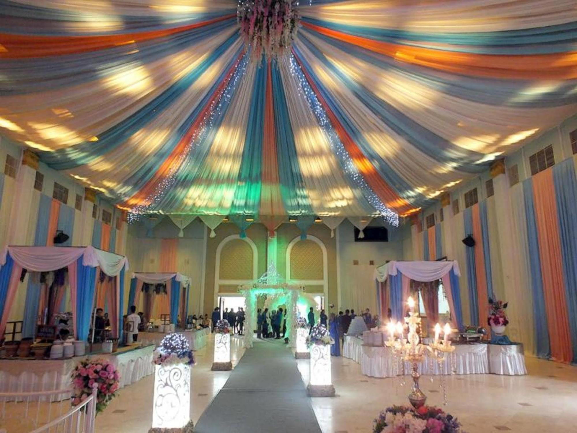 Mesra Business & Resort Hotel Samarinda Dış mekan fotoğraf
