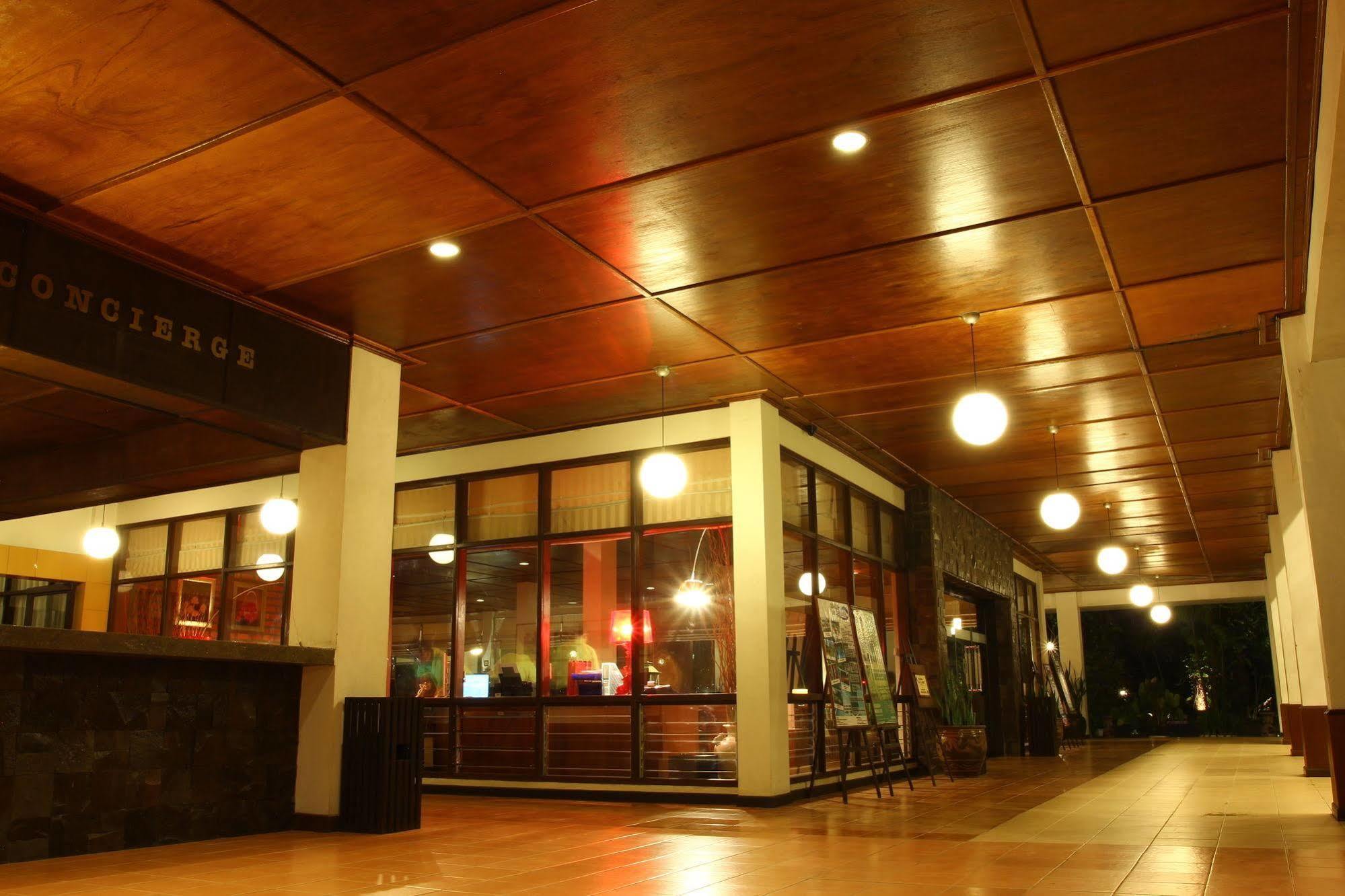 Mesra Business & Resort Hotel Samarinda Dış mekan fotoğraf