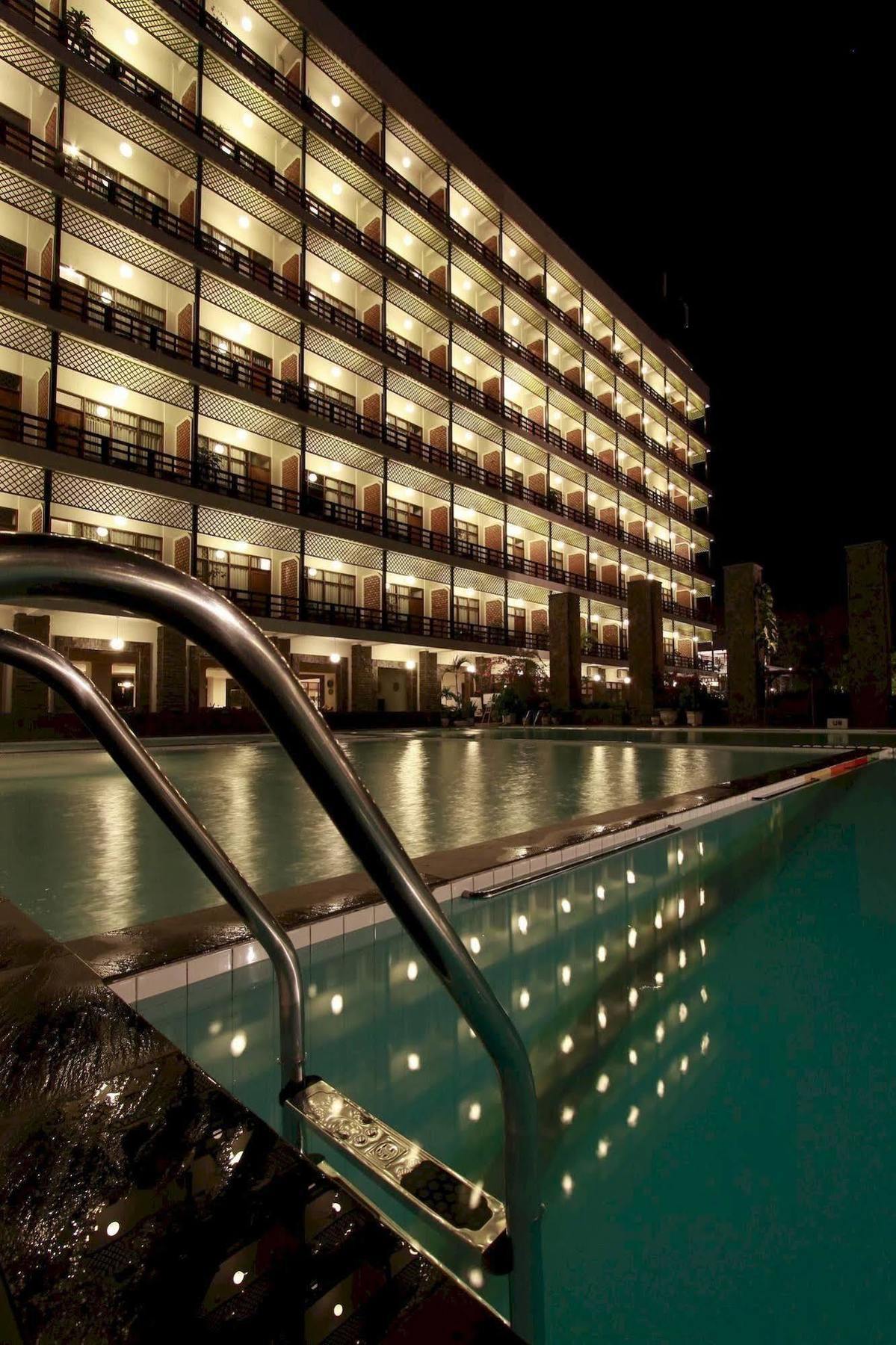 Mesra Business & Resort Hotel Samarinda Dış mekan fotoğraf