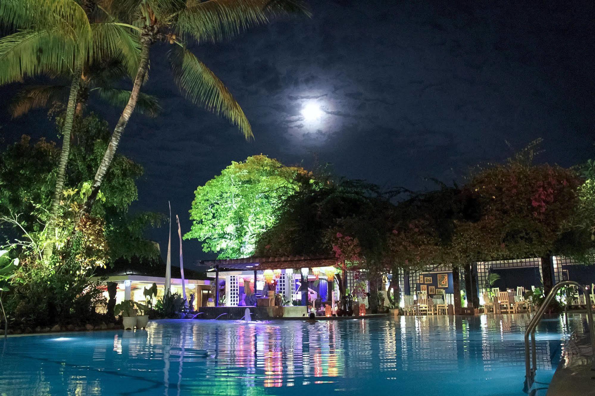 Mesra Business & Resort Hotel Samarinda Dış mekan fotoğraf