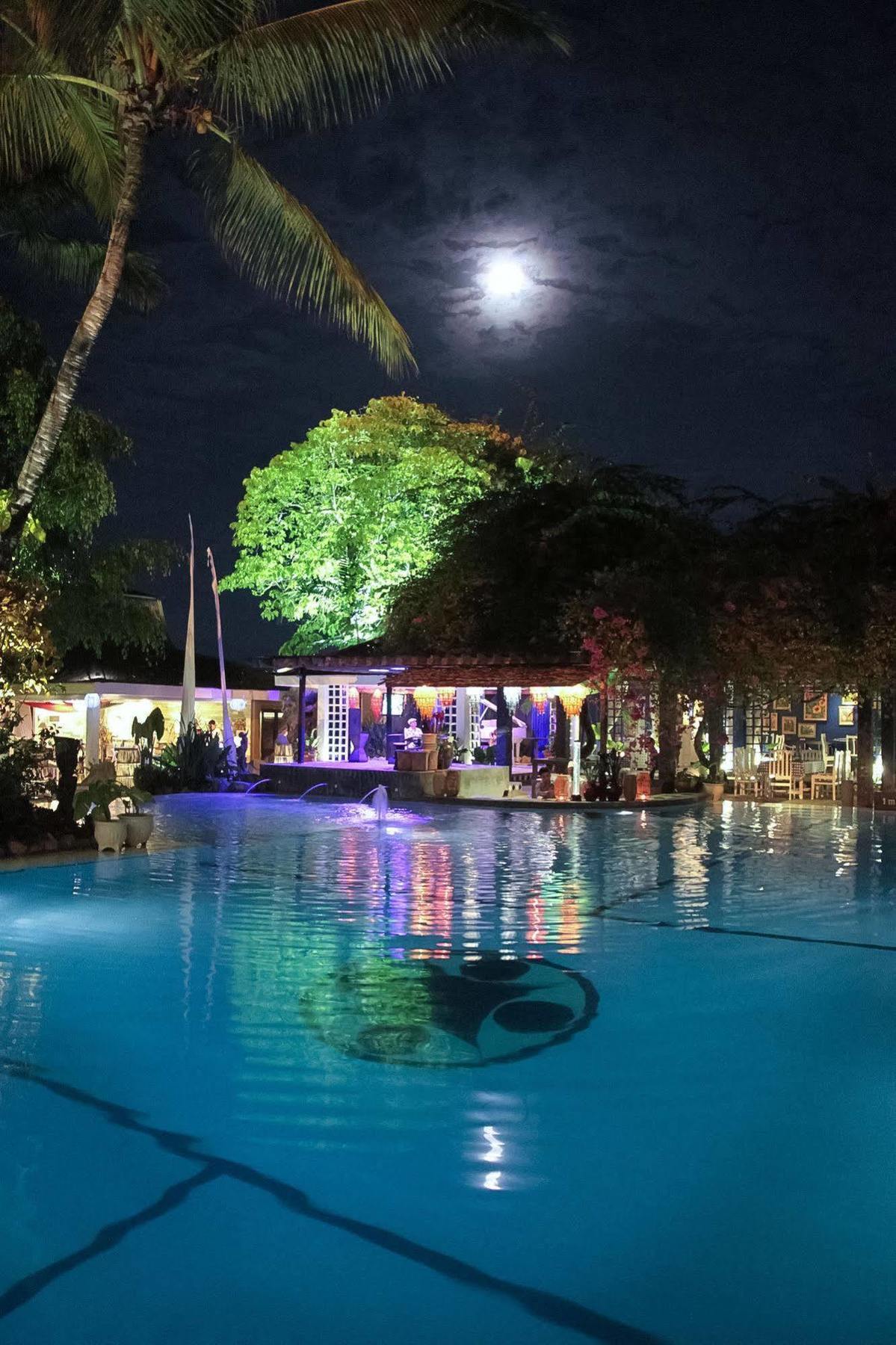 Mesra Business & Resort Hotel Samarinda Dış mekan fotoğraf