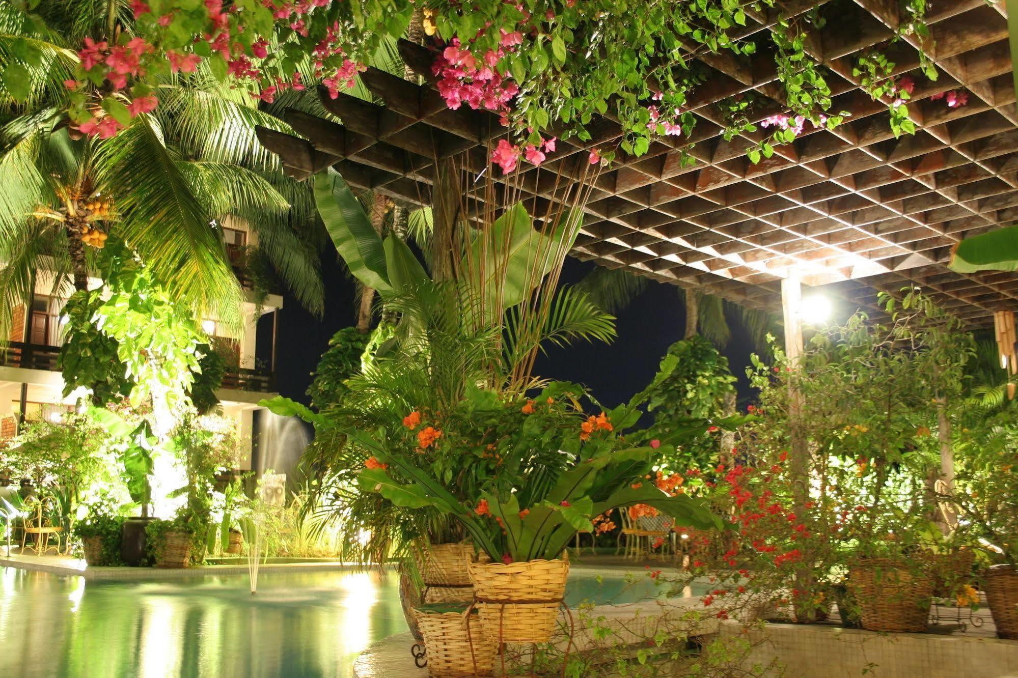 Mesra Business & Resort Hotel Samarinda Dış mekan fotoğraf